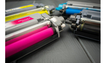 Tusze i tonery – zalety zamienników
