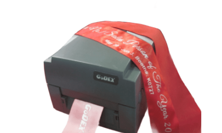 Drukarka do szarf, wstążek, wszywek i etykiet – jak wybrać idealne urządzenie?